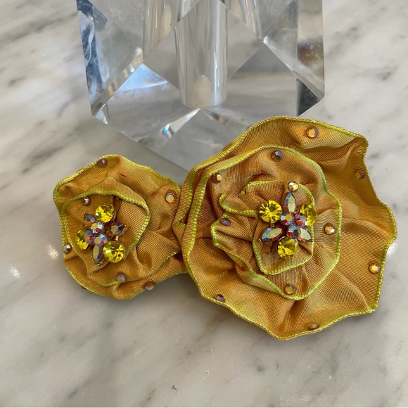 2/$12 * Cara NY Floral Ribbon Hair Clip - Picture 2 of 6